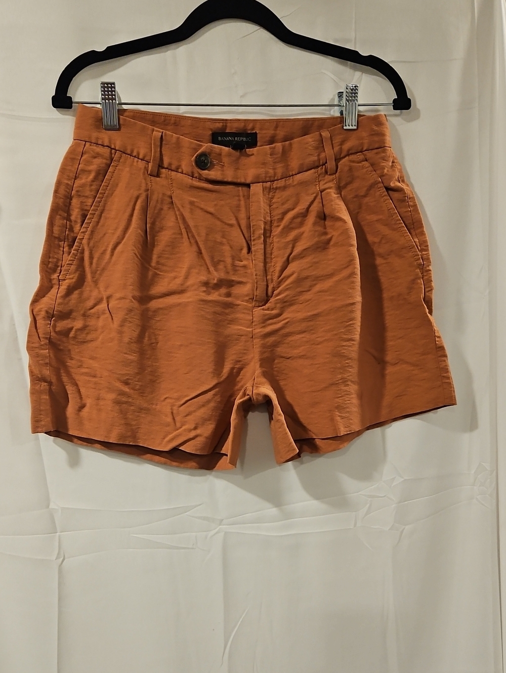 Banana Republic Women’s Rust High-Waist Pleated Shorts